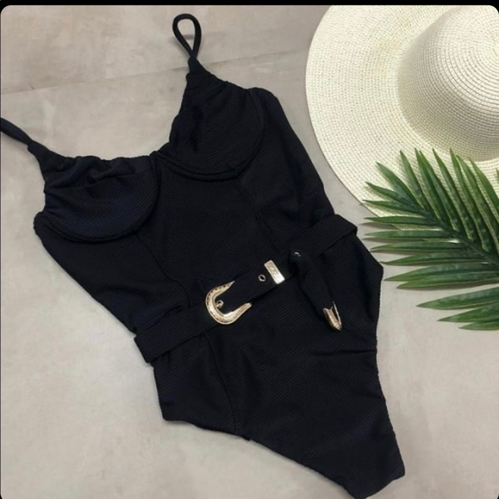Swim suit or body suit , brand new and lovely 😊